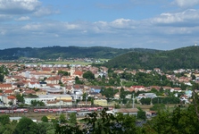 Centrum Tišnova mění tvář. Nedaleko nového náměstí postaví domov autům i sportu Centrum Tišnova mění tvář. Nedaleko nového náměstí postaví domov autům i sportu